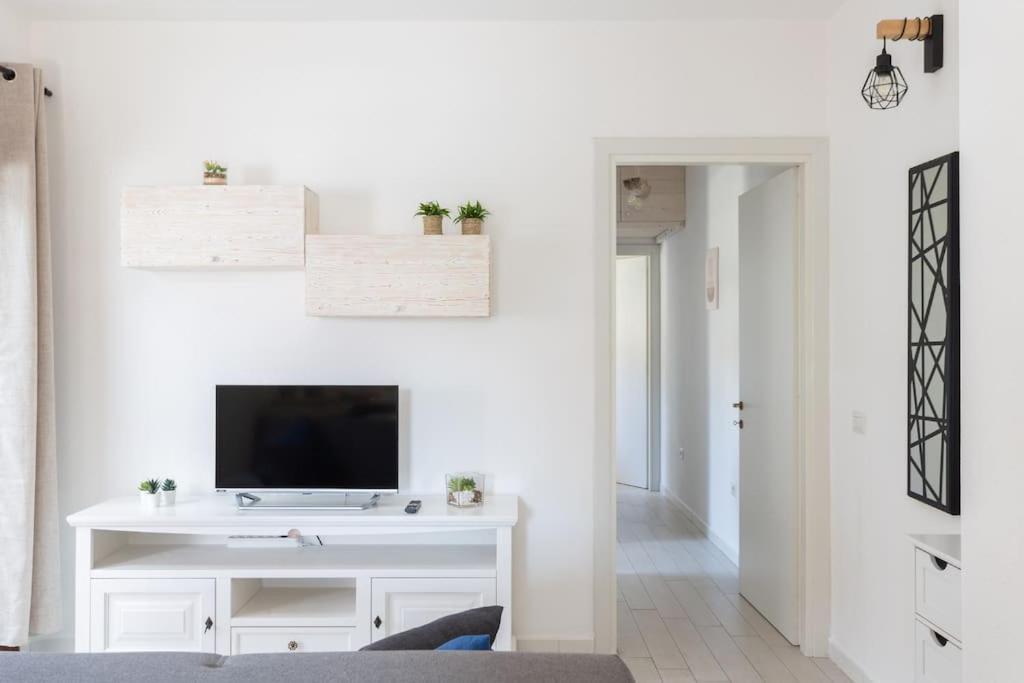 Marina - Near Airport With Swimmingpool Apartment *